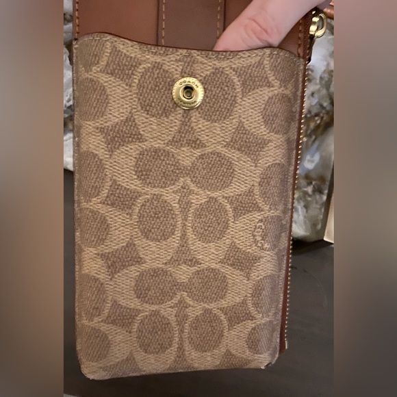 Coach Retail Phone Wallet - Signature - NWOT - Picture 6 of 8